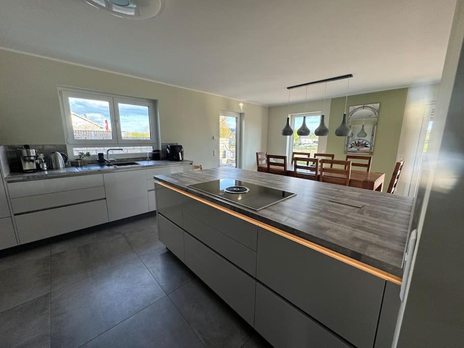 Modernes Ferienhaus In Uedersdorf Esterno foto