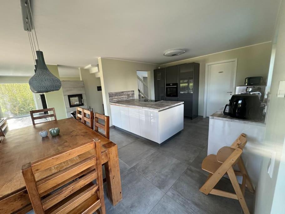 Modernes Ferienhaus In Uedersdorf Esterno foto